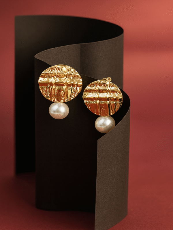 MotiGlow Earring
